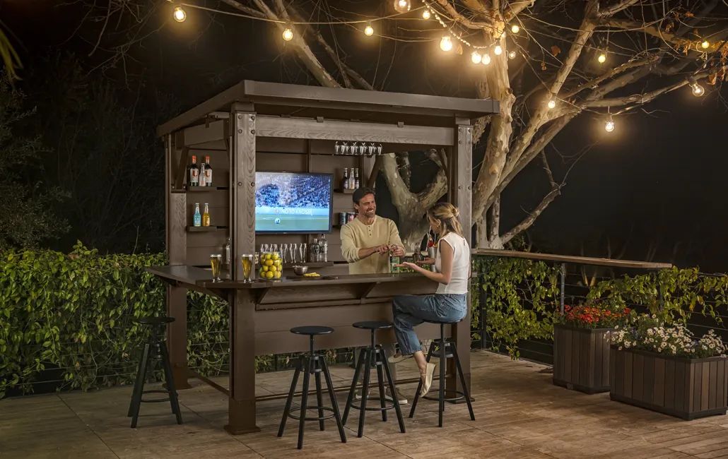 Abri de jardin pour bar extérieur de 7,5 x 6,5 pi avec structure d’ombrage − Keter Canada