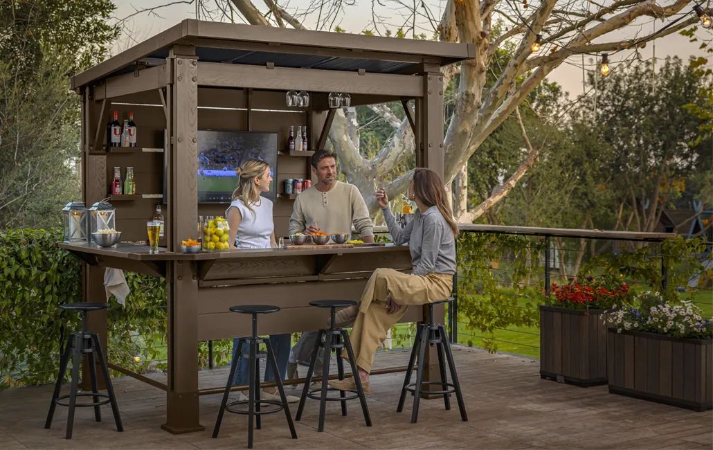 Abri de jardin pour bar extérieur de 7,5 x 6,5 pi avec structure d’ombrage − Keter Canada