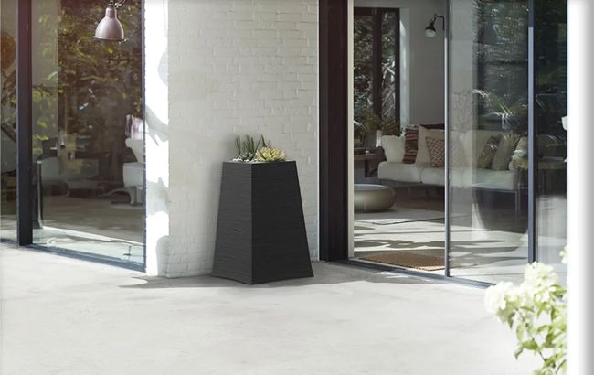 עציץ גלים - שחור