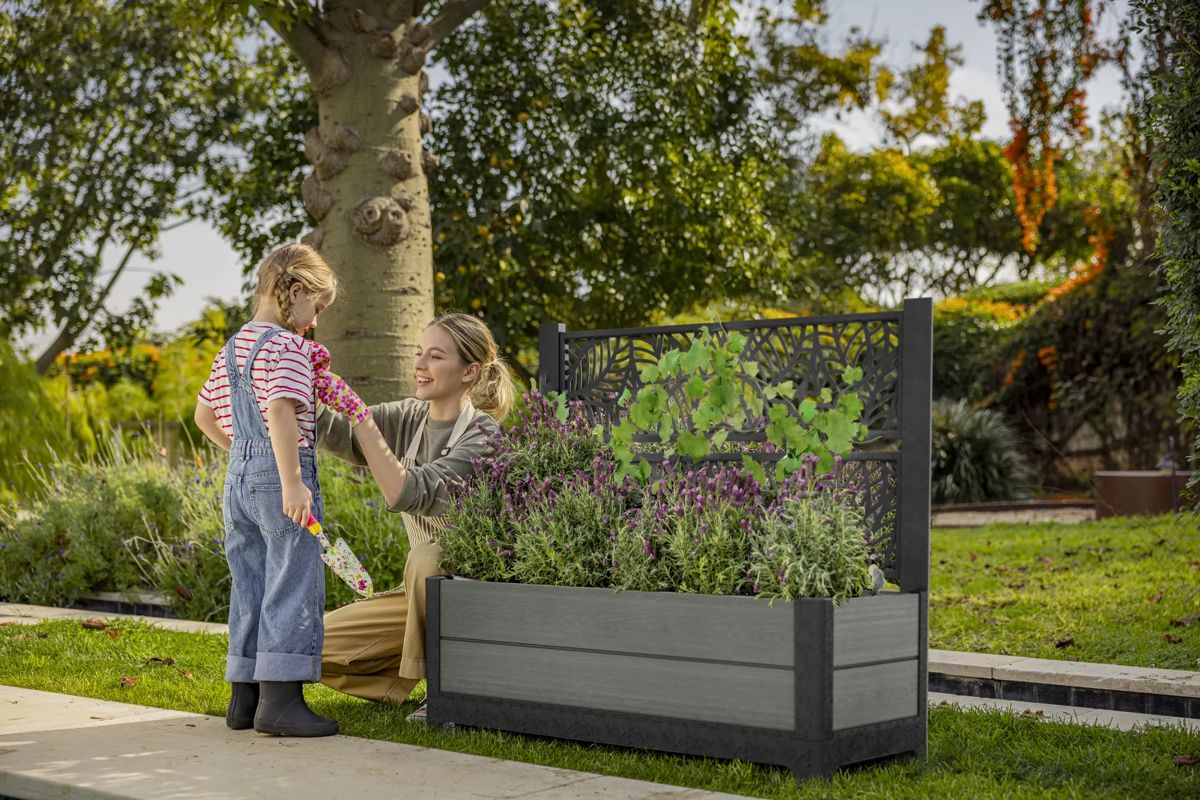 Tulip 26 Gallon Privacy Screen Planter - Green - Keter CA