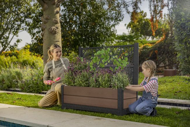 Brown Privacy Planter With Tulip-Shaped Trellis - Keter US