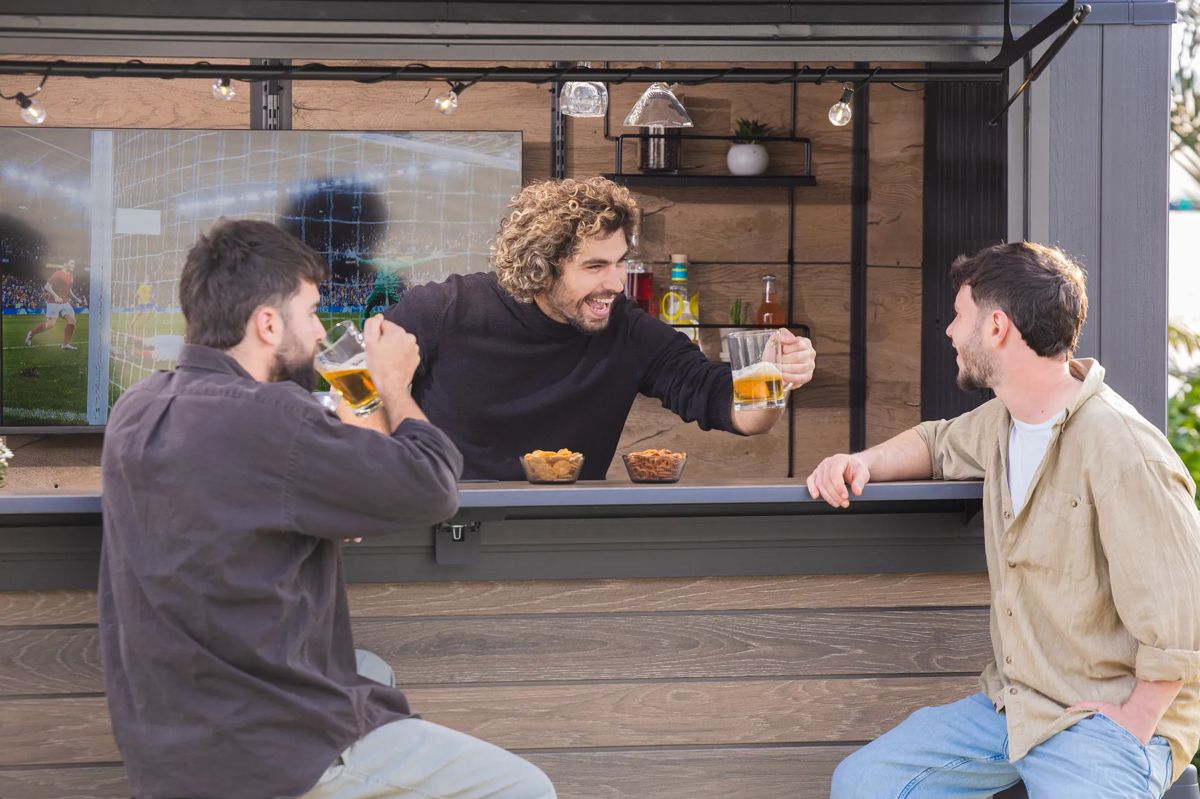 בר חוץ מעוצב עם אחסון – Outdoor Bar - דמוי עץ גוון חום אגוז