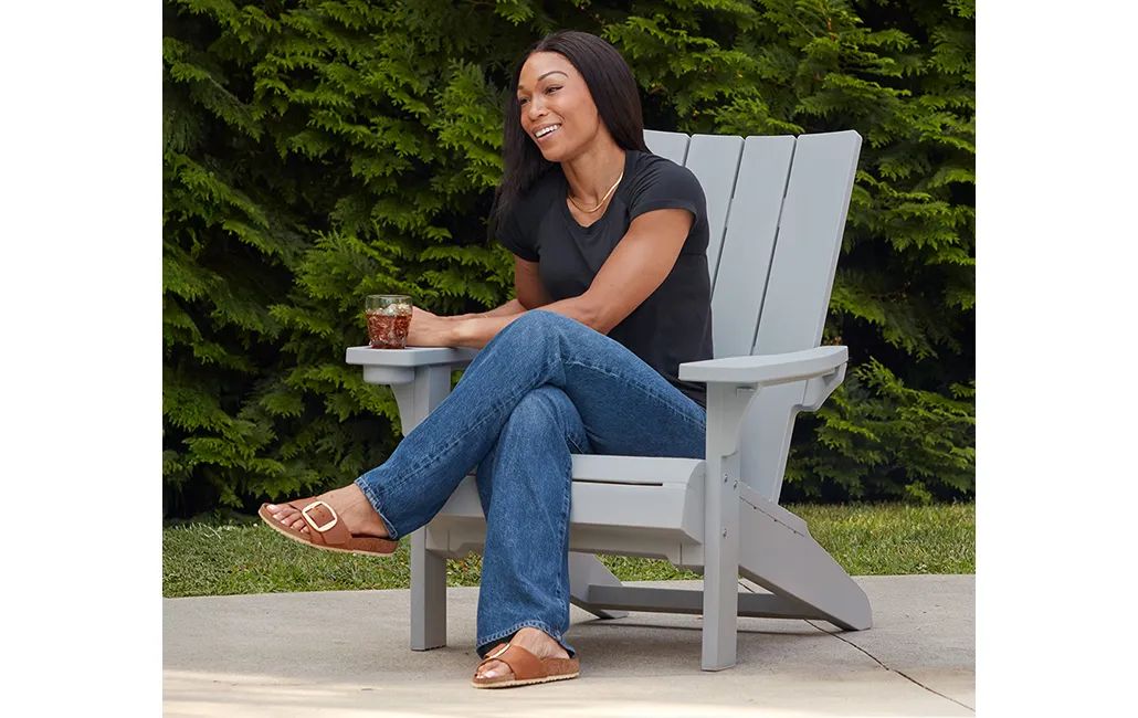Chaise Adirondack moderne avec porte-gobelet Grise – Keter Canada