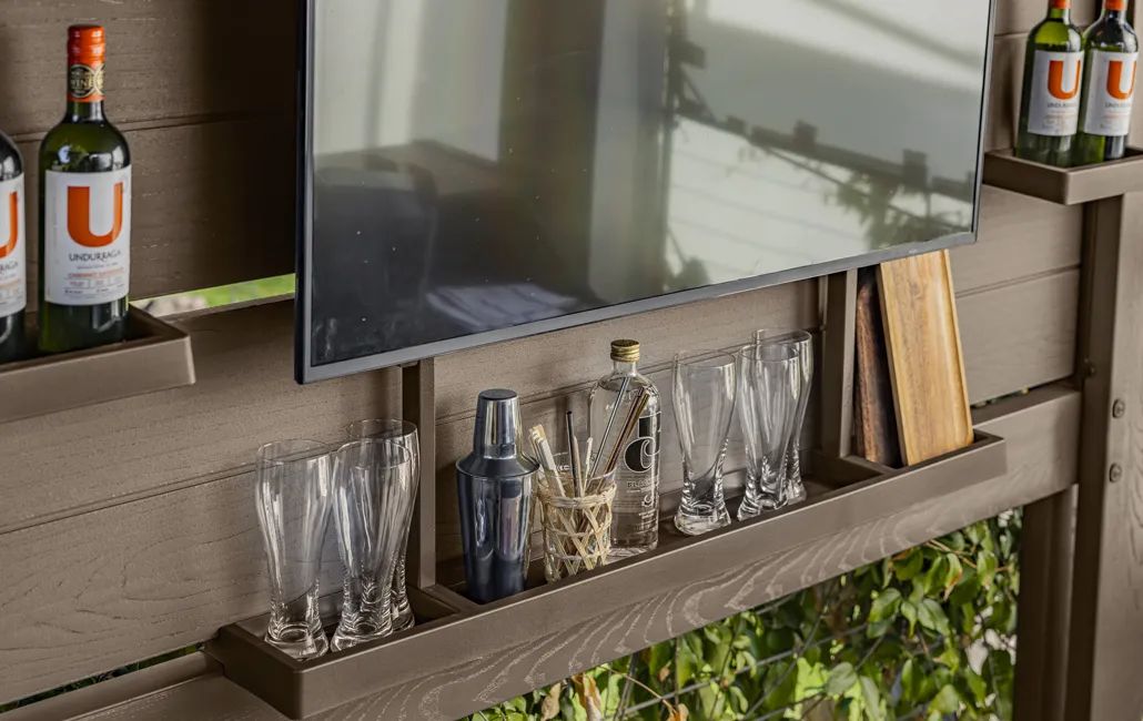 Abri de jardin pour bar extérieur de 7,5 x 6,5 pi avec structure d’ombrage − Keter Canada
