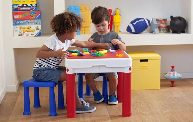 שולחן משחק ויצירה לילדים עם 2 שרפרפים - אדום.