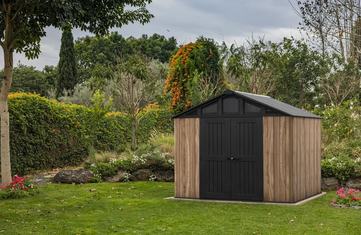 Cabanon de jardin Stronghold de 10 x 8 pi, brun de chêne – Keter Canada