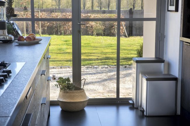 פח אשפה סלים עם פדל 25 ליטר - כסוף