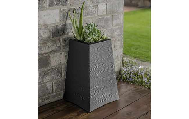 עציץ גלים - שחור