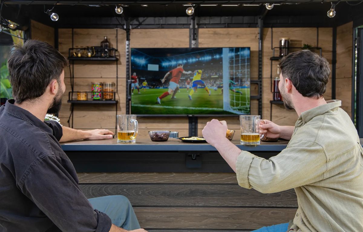 בר חוץ מעוצב עם אחסון – Outdoor Bar - דמוי עץ גוון חום אגוז
