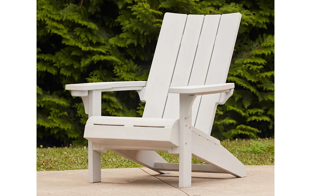 Chaise Adirondack moderne avec porte-gobelet Blanche – Keter Canada