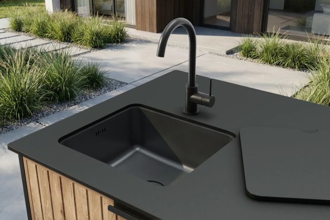 מטבח חוץ קומפקטי ונציאני - דמוי עץ בגווני חום