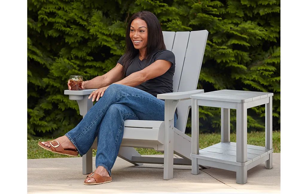 Chaise Adirondack moderne avec porte-gobelet Grise – Keter Canada