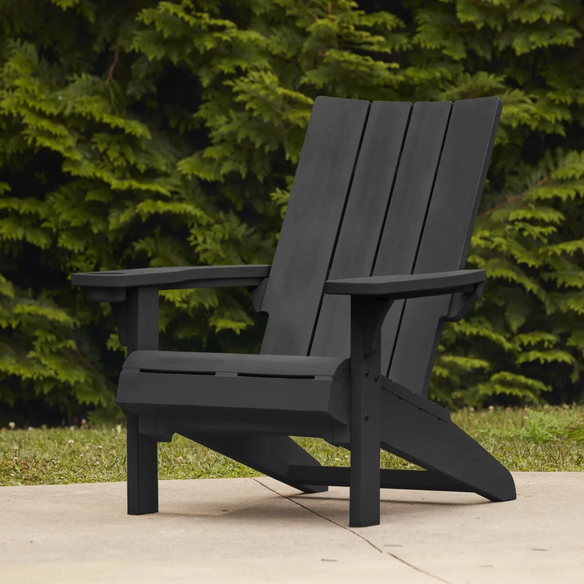 Chaise Adirondack moderne avec porte-gobelet Noire – Keter Canada