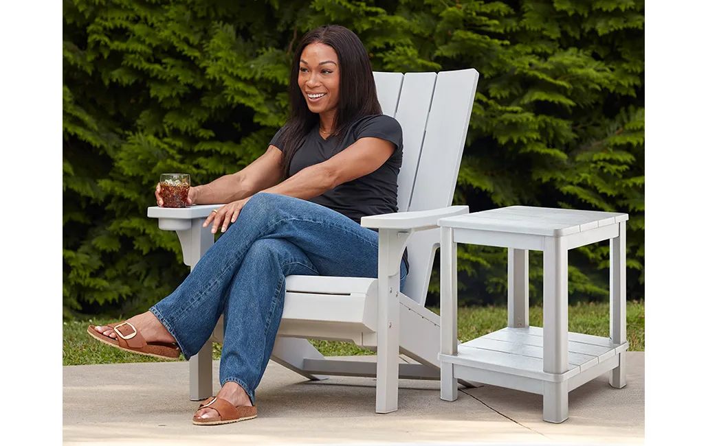 Chaise Adirondack moderne avec porte-gobelet Blanche – Keter Canada