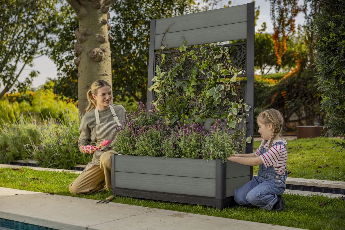 Tulip Leaf Screen Planter - Green