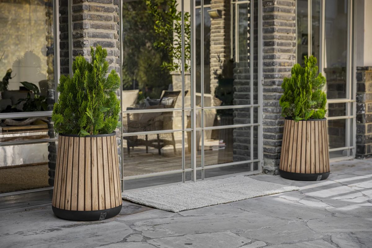 Jardinière conique Signature – Brun pin – Keter Canada