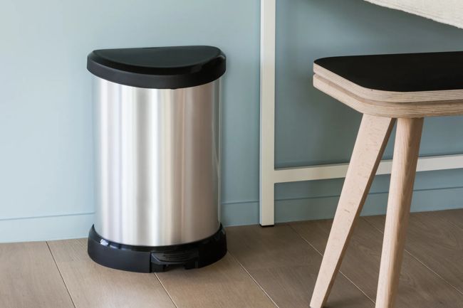 פח אשפה דקו עם פדל 15 ליטר - שחור