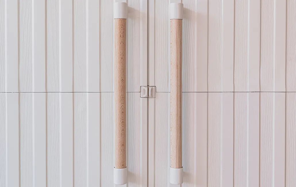 Armario escobero de exterior Groove - 180x45x80 cm. - Beige