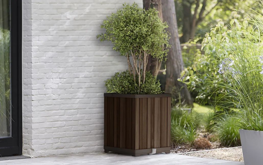 Haute jardinière carrée à arrosage automatique brun de pin − Keter Canada